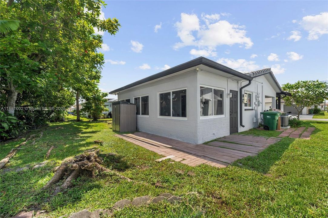 Под контрактом: $350,000 (3 спален, 2 ванн, 1342 Квадратных фут)