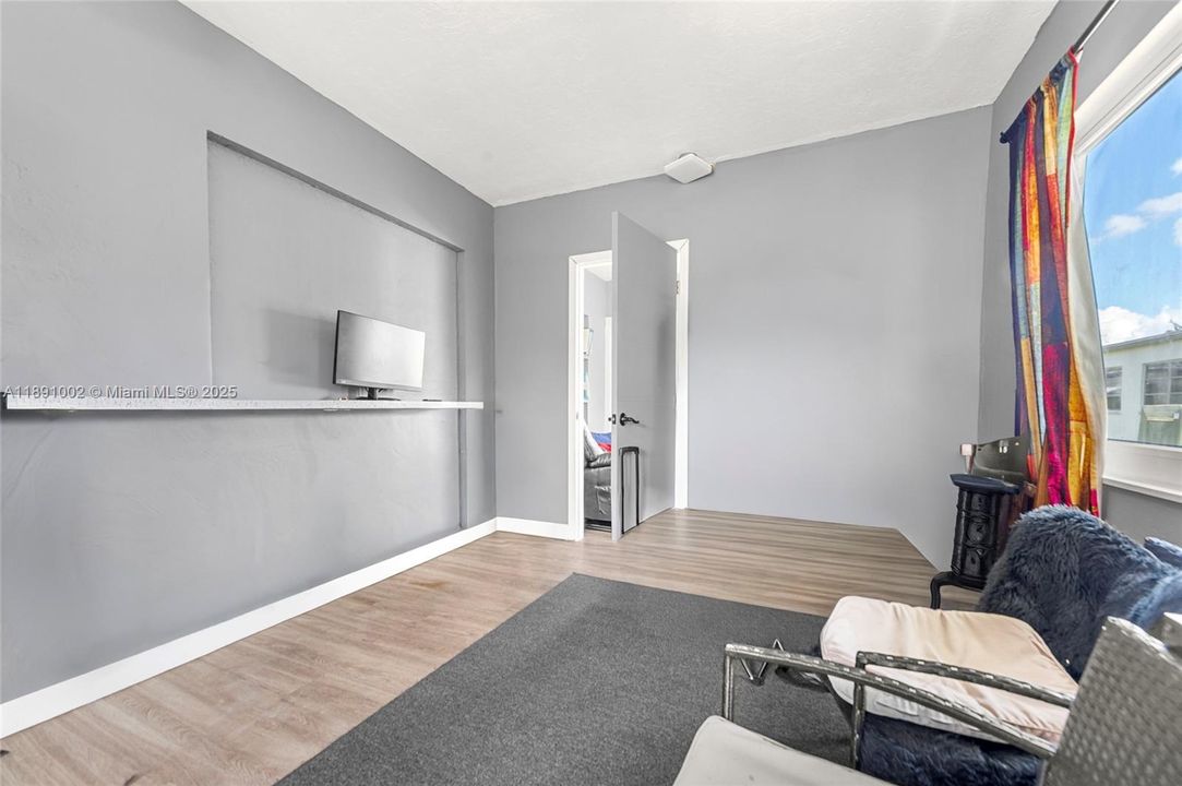 Под контрактом: $350,000 (3 спален, 2 ванн, 1342 Квадратных фут)