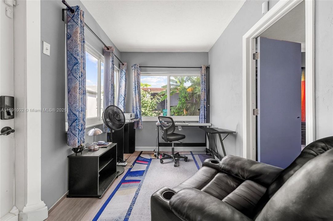 Под контрактом: $350,000 (3 спален, 2 ванн, 1342 Квадратных фут)