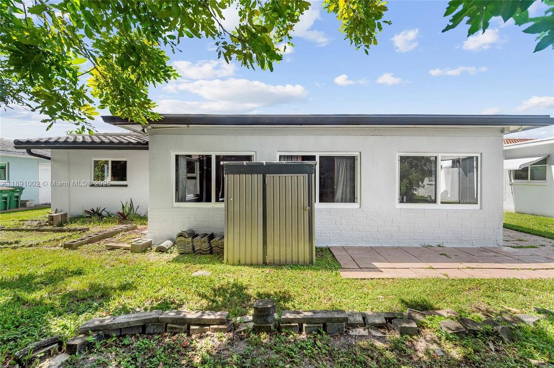 Под контрактом: $350,000 (3 спален, 2 ванн, 1342 Квадратных фут)