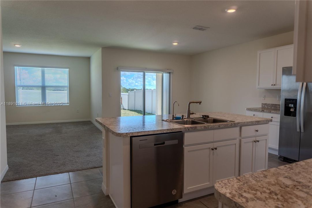 For Rent: $2,200 (4 beds, 2 baths, 1867 Square Feet)