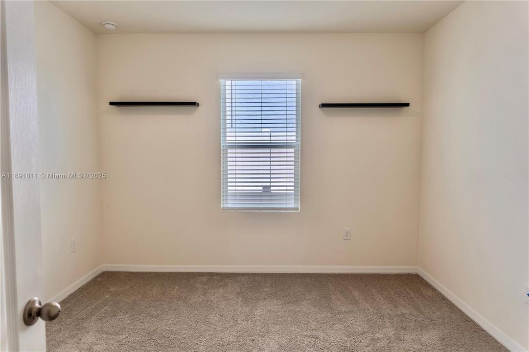 For Rent: $2,200 (4 beds, 2 baths, 1867 Square Feet)