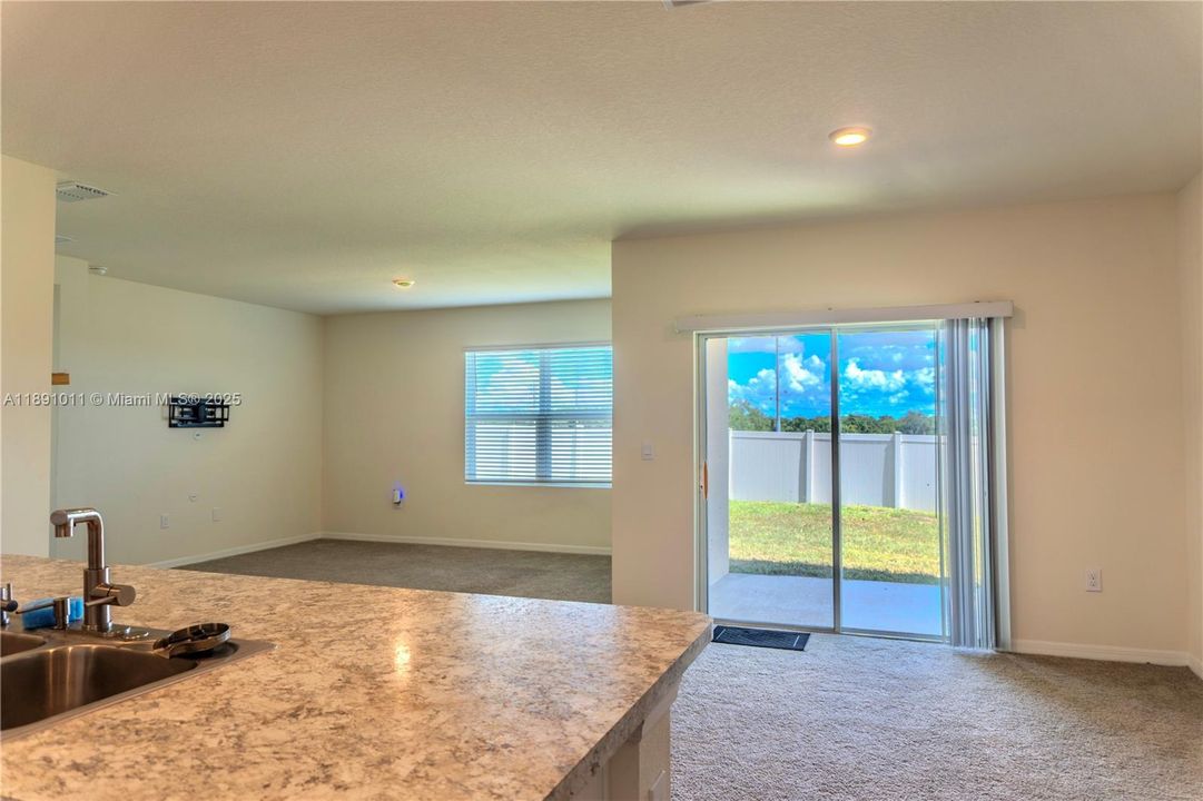 For Rent: $2,200 (4 beds, 2 baths, 1867 Square Feet)