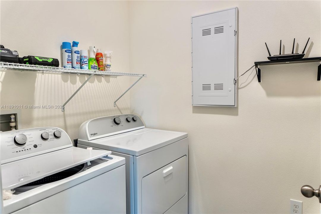 For Rent: $2,200 (4 beds, 2 baths, 1867 Square Feet)