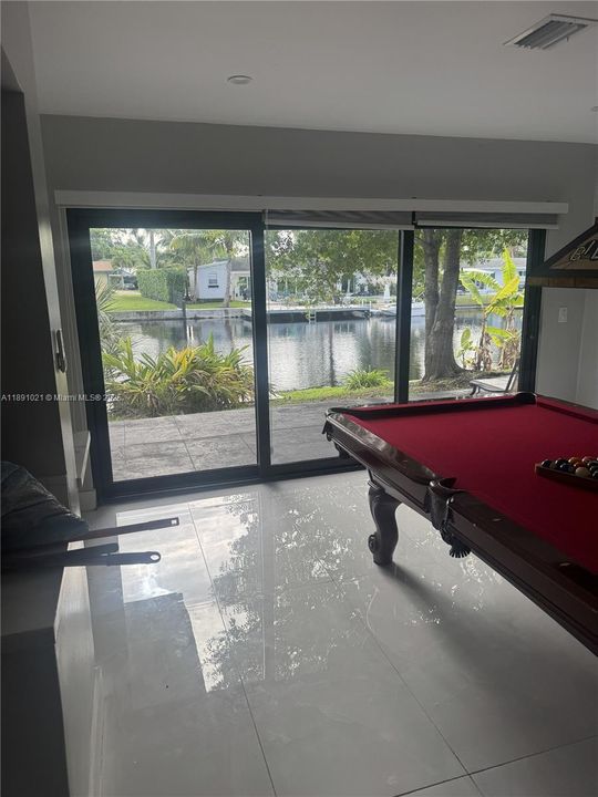 En Venta: $895,000 (3 camas, 2 baños, 2151 Pies cuadrados)