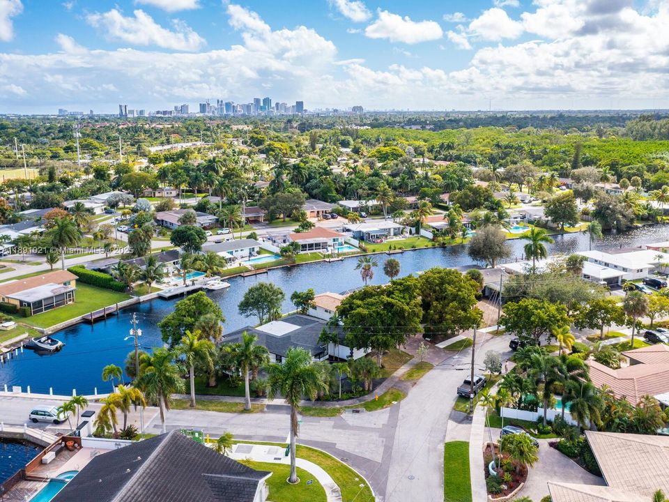 En Venta: $895,000 (3 camas, 2 baños, 2151 Pies cuadrados)