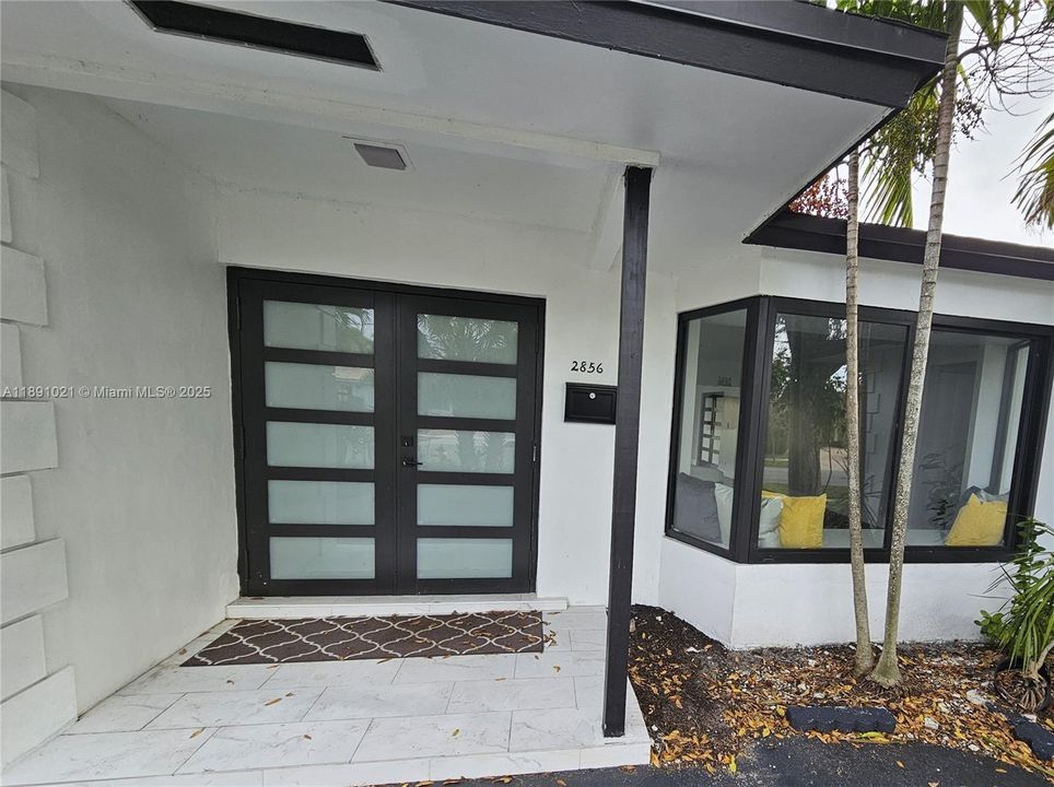 En Venta: $895,000 (3 camas, 2 baños, 2151 Pies cuadrados)