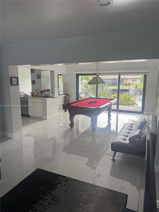 En Venta: $895,000 (3 camas, 2 baños, 2151 Pies cuadrados)