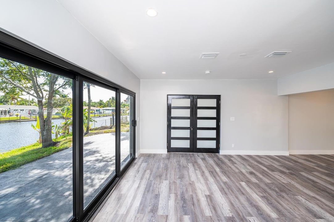 En Venta: $895,000 (3 camas, 2 baños, 2151 Pies cuadrados)