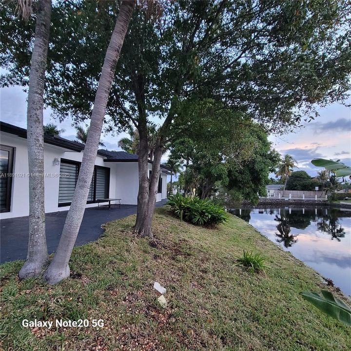 En Venta: $895,000 (3 camas, 2 baños, 2151 Pies cuadrados)