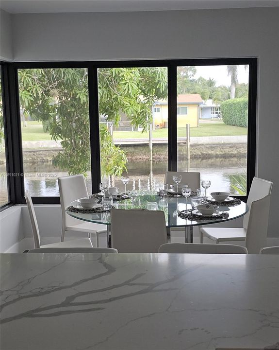 En Venta: $895,000 (3 camas, 2 baños, 2151 Pies cuadrados)