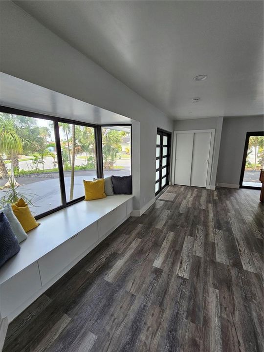 En Venta: $895,000 (3 camas, 2 baños, 2151 Pies cuadrados)