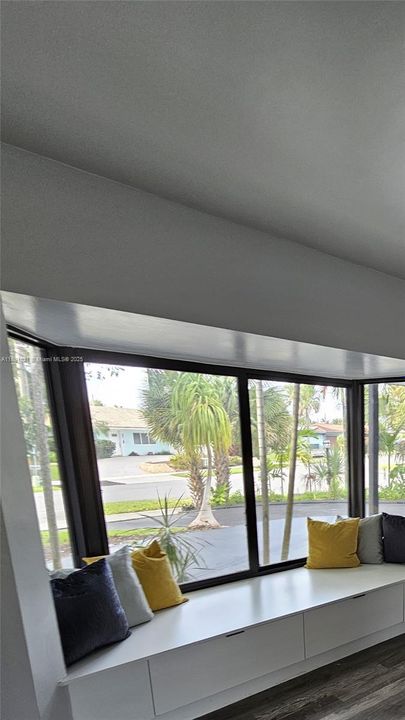 En Venta: $895,000 (3 camas, 2 baños, 2151 Pies cuadrados)