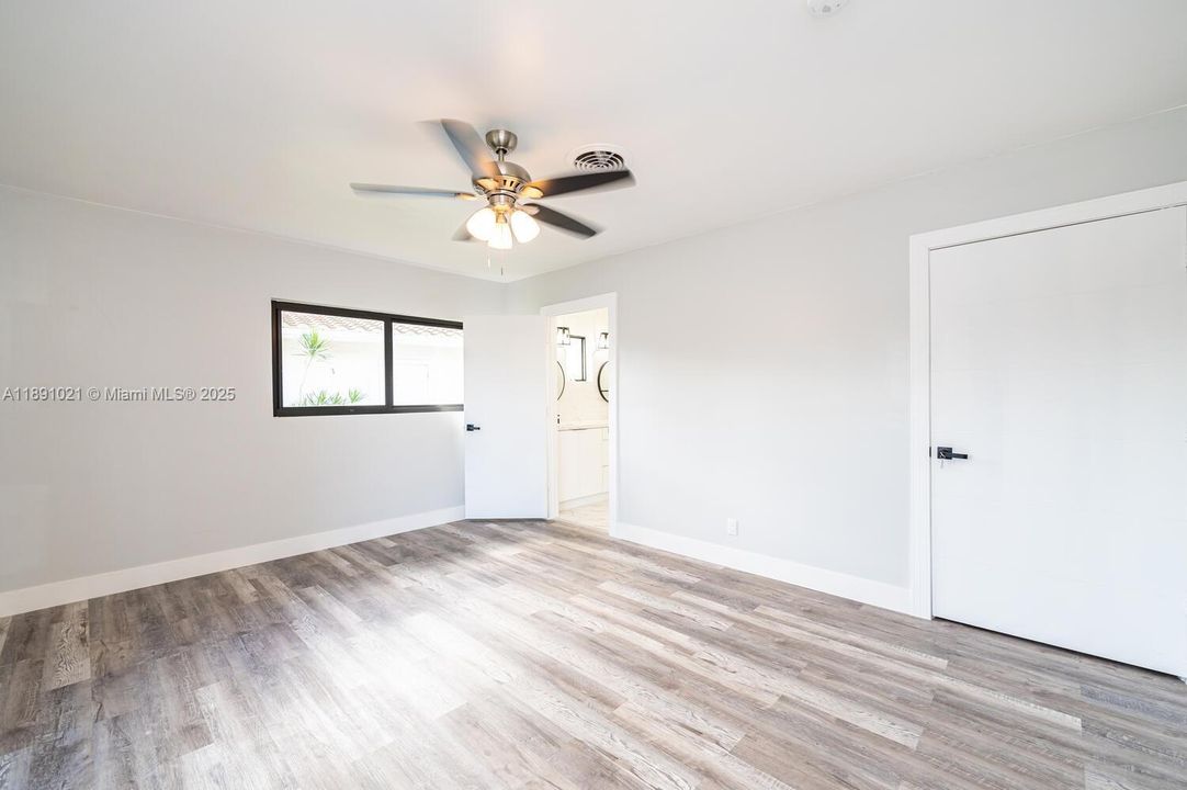 En Venta: $895,000 (3 camas, 2 baños, 2151 Pies cuadrados)