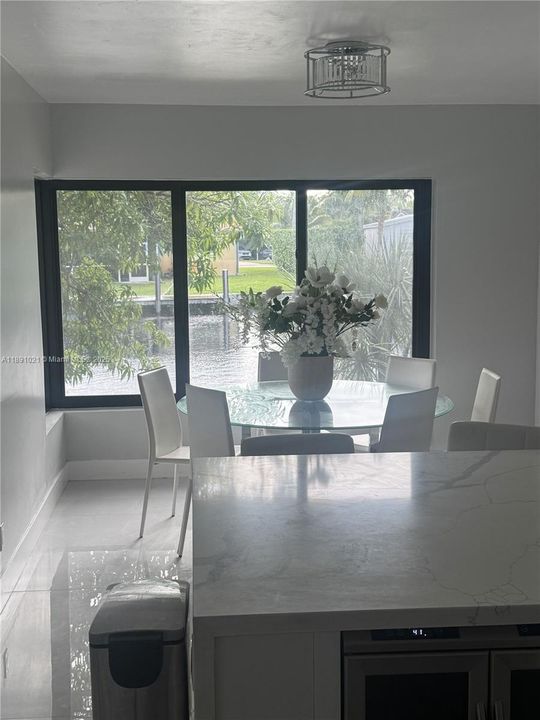 En Venta: $895,000 (3 camas, 2 baños, 2151 Pies cuadrados)