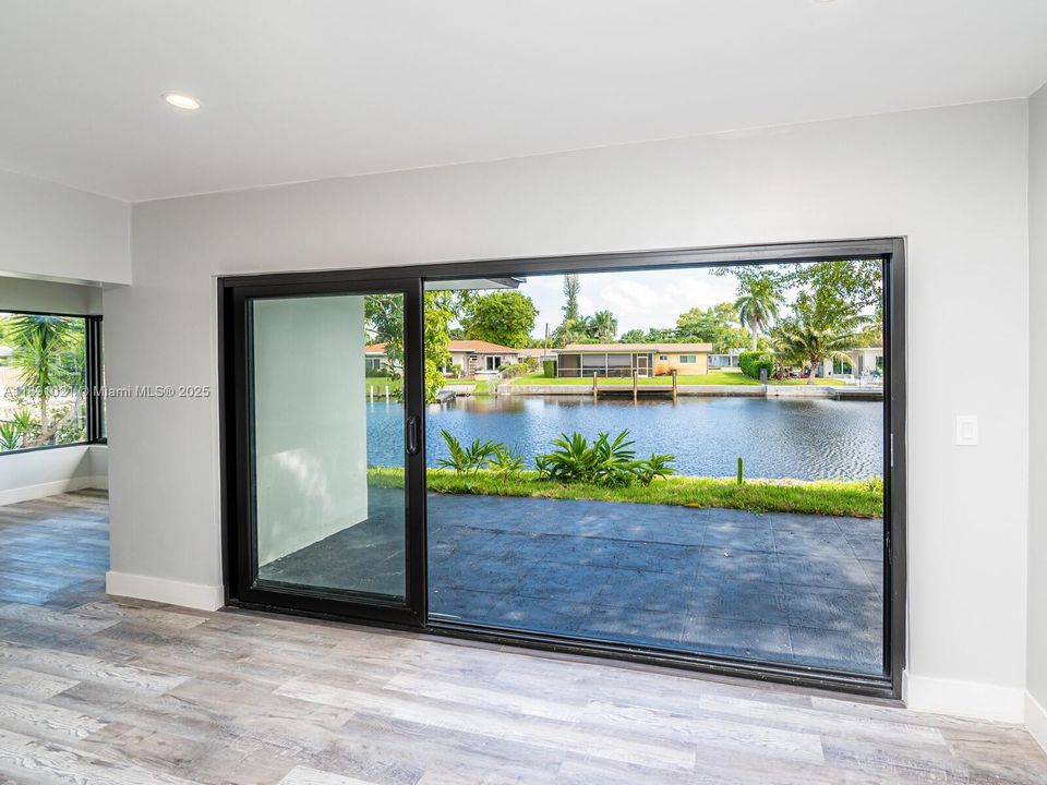 En Venta: $895,000 (3 camas, 2 baños, 2151 Pies cuadrados)