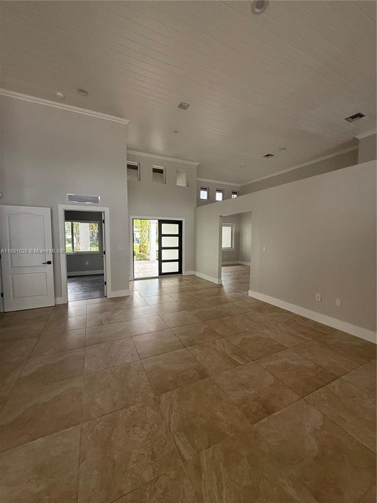 En Renta: $8,500 (4 camas, 3 baños, 2819 Pies cuadrados)