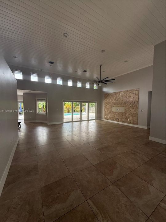 En Renta: $8,500 (4 camas, 3 baños, 2819 Pies cuadrados)