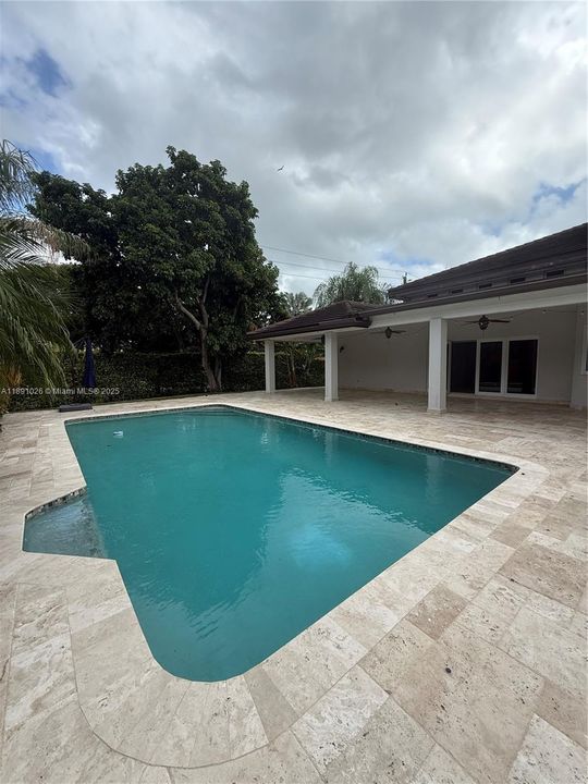 En Renta: $8,500 (4 camas, 3 baños, 2819 Pies cuadrados)