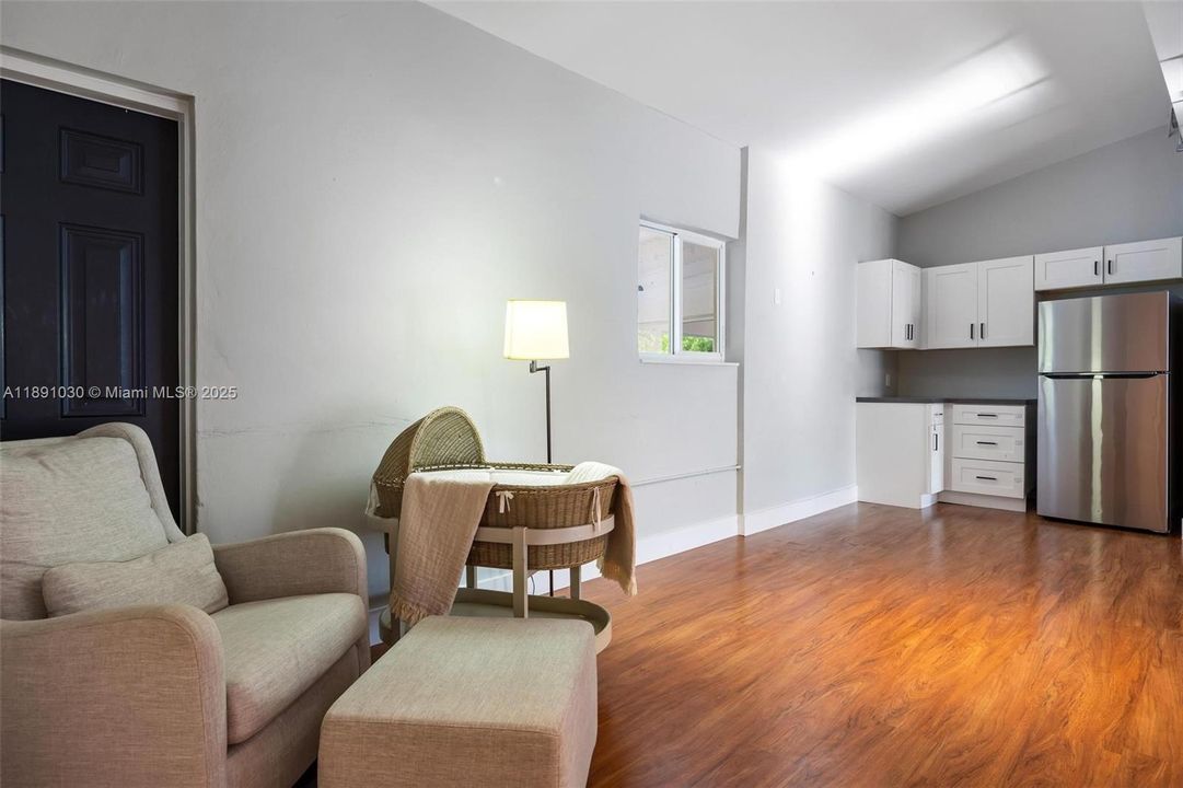 出租: $17,000 (5 贝兹, 5 浴室, 4496 平方英尺)