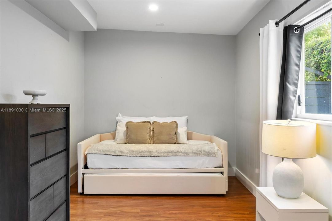 出租: $17,000 (5 贝兹, 5 浴室, 4496 平方英尺)