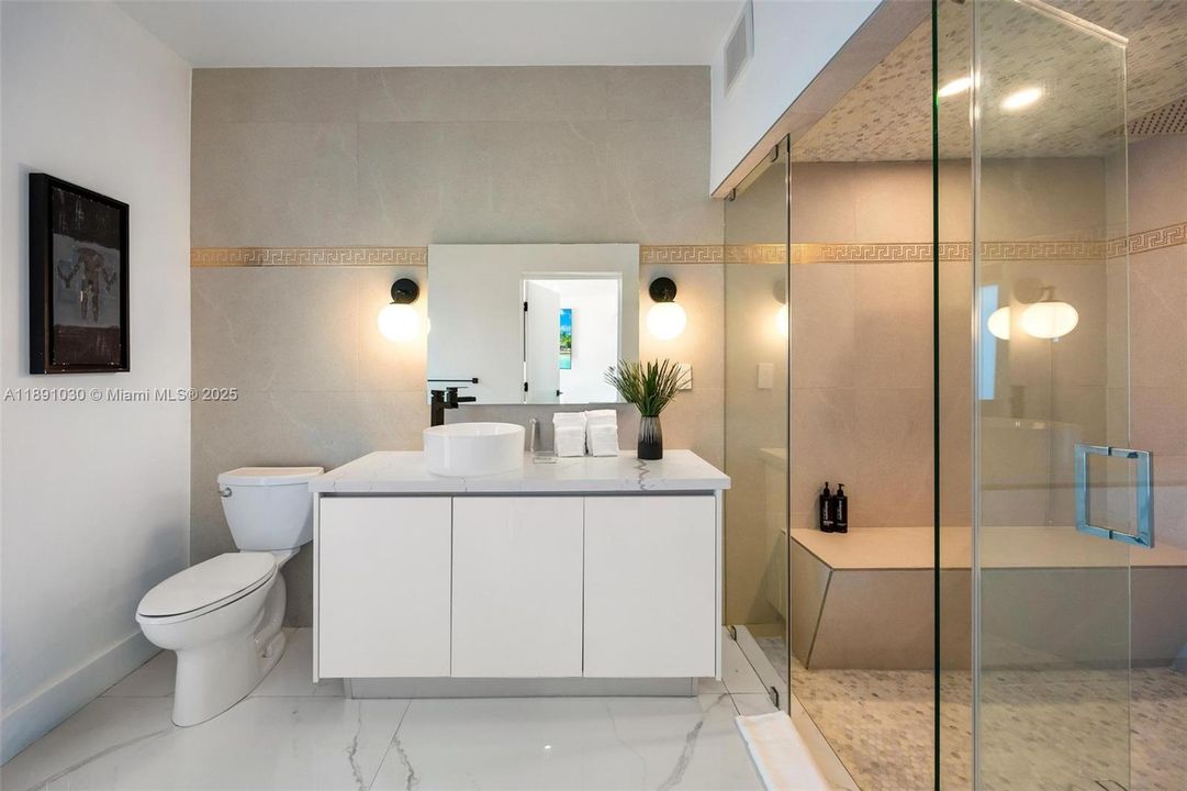 出租: $17,000 (5 贝兹, 5 浴室, 4496 平方英尺)