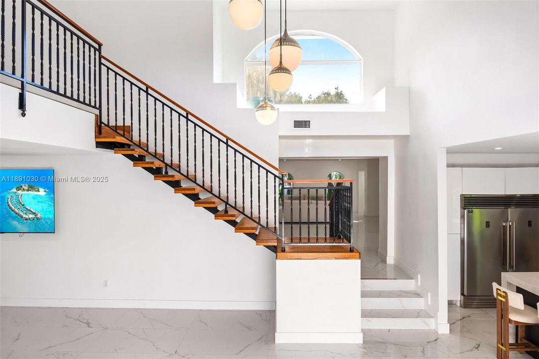 出租: $17,000 (5 贝兹, 5 浴室, 4496 平方英尺)