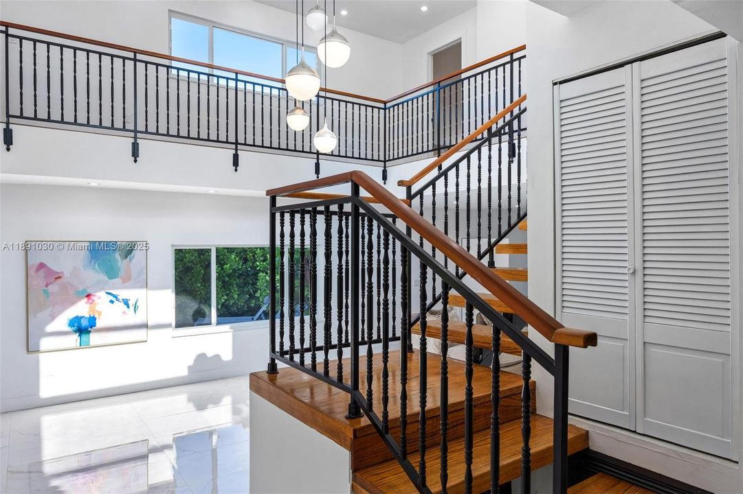 出租: $17,000 (5 贝兹, 5 浴室, 4496 平方英尺)