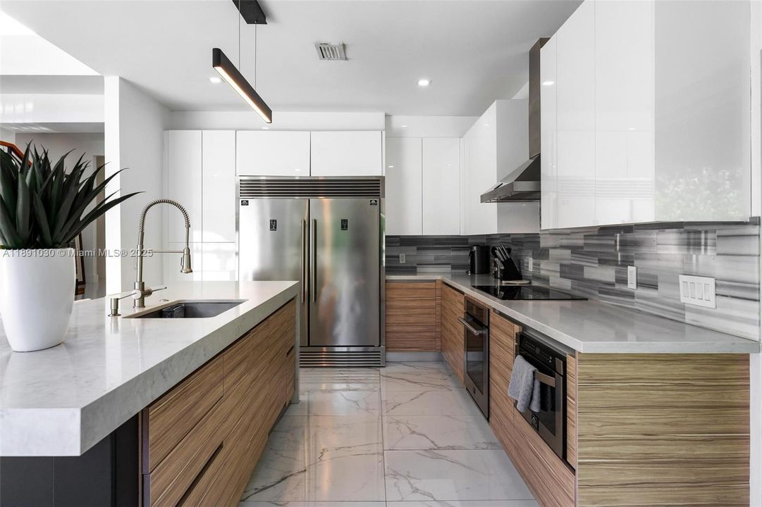 出租: $17,000 (5 贝兹, 5 浴室, 4496 平方英尺)