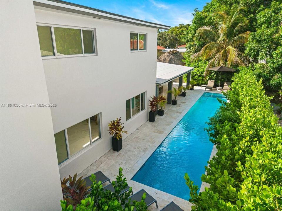 出租: $17,000 (5 贝兹, 5 浴室, 4496 平方英尺)