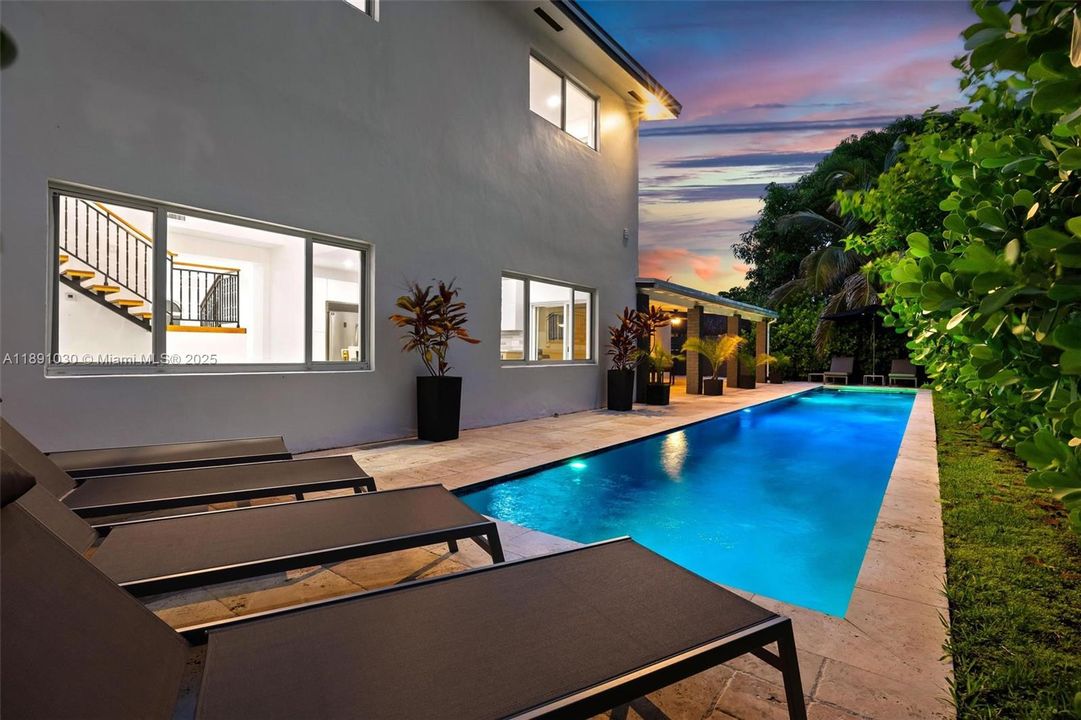 出租: $17,000 (5 贝兹, 5 浴室, 4496 平方英尺)