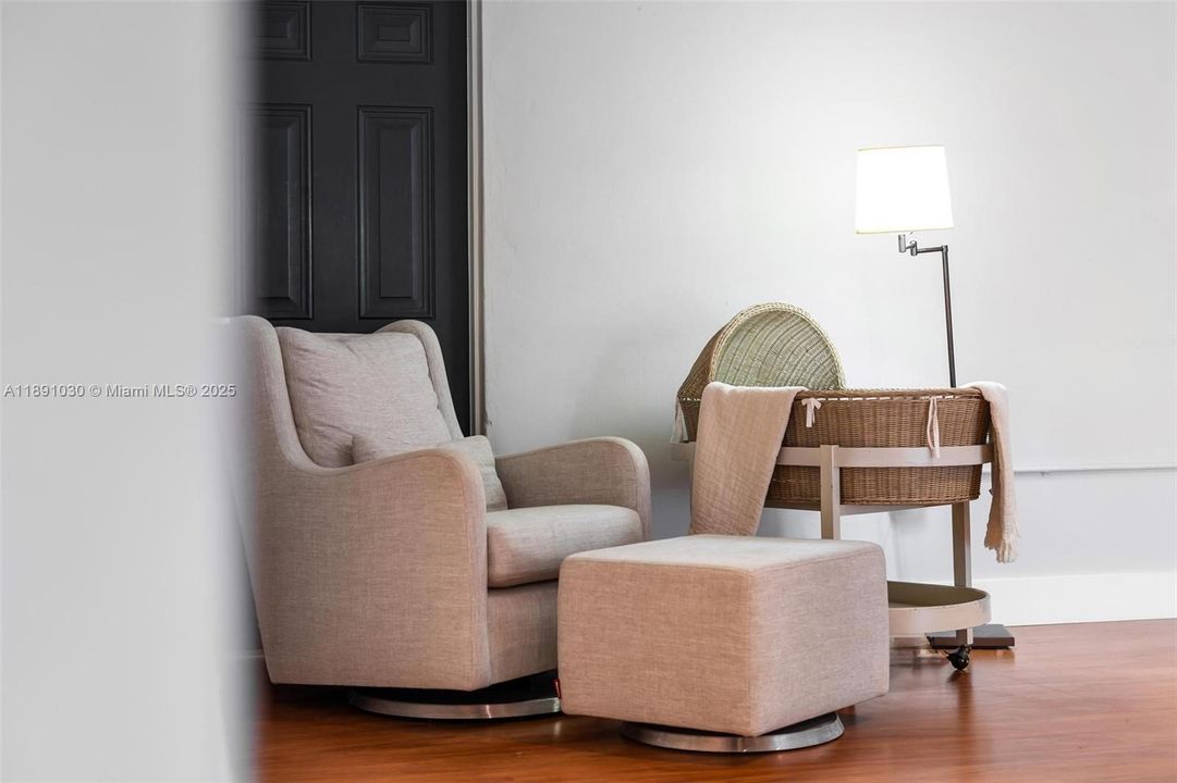 出租: $17,000 (5 贝兹, 5 浴室, 4496 平方英尺)