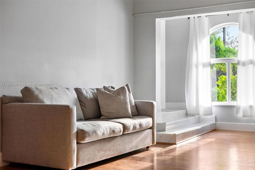 出租: $17,000 (5 贝兹, 5 浴室, 4496 平方英尺)