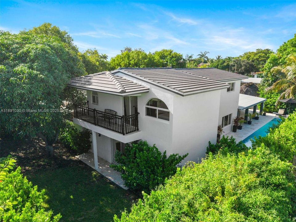 出租: $17,000 (5 贝兹, 5 浴室, 4496 平方英尺)