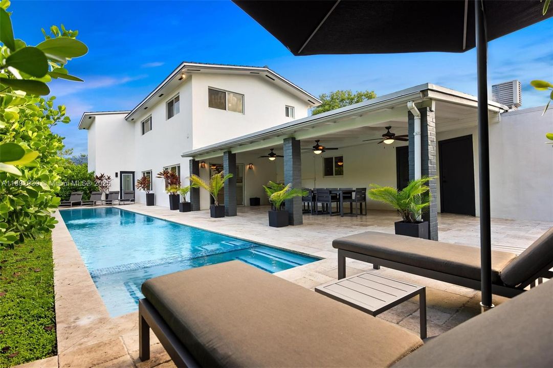 出租: $17,000 (5 贝兹, 5 浴室, 4496 平方英尺)