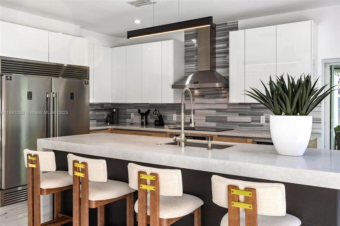 出租: $17,000 (5 贝兹, 5 浴室, 4496 平方英尺)