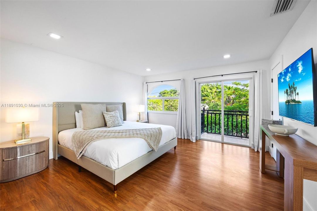 出租: $17,000 (5 贝兹, 5 浴室, 4496 平方英尺)