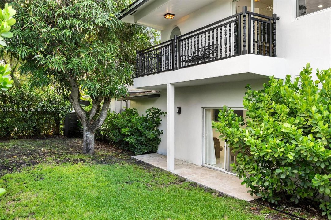 出租: $17,000 (5 贝兹, 5 浴室, 4496 平方英尺)