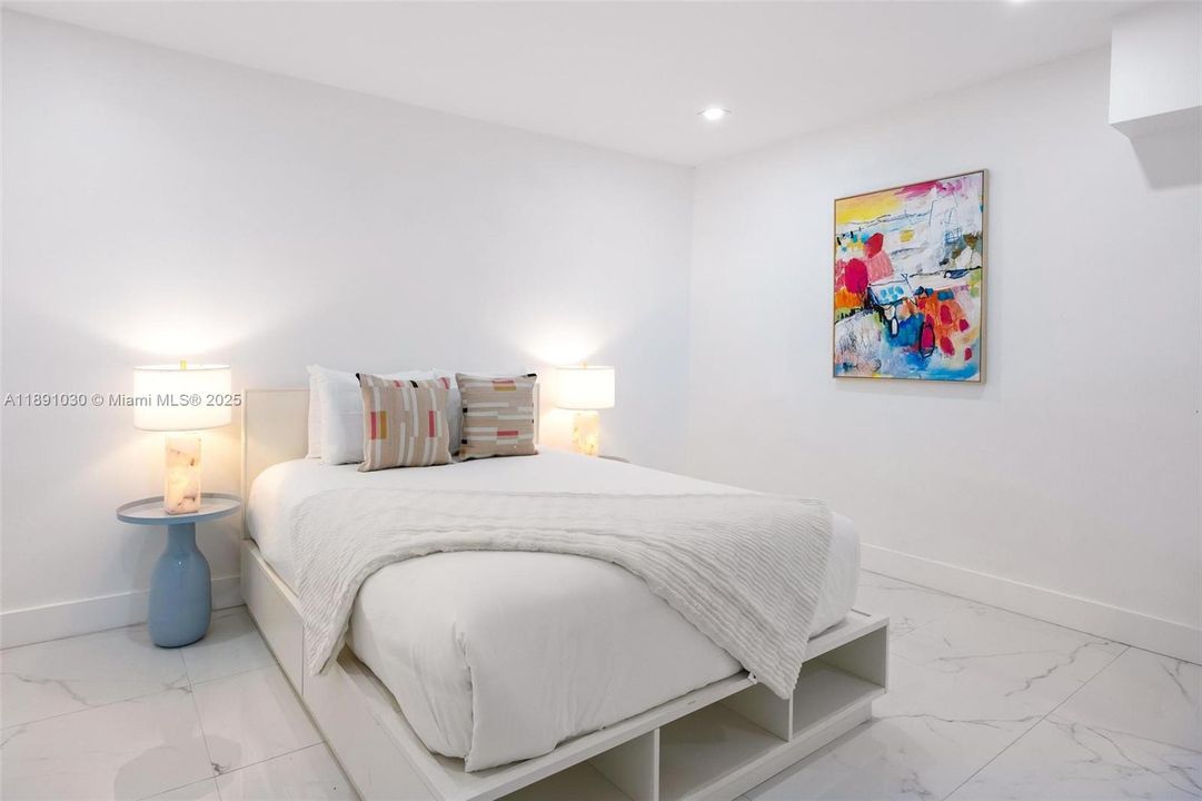 出租: $17,000 (5 贝兹, 5 浴室, 4496 平方英尺)