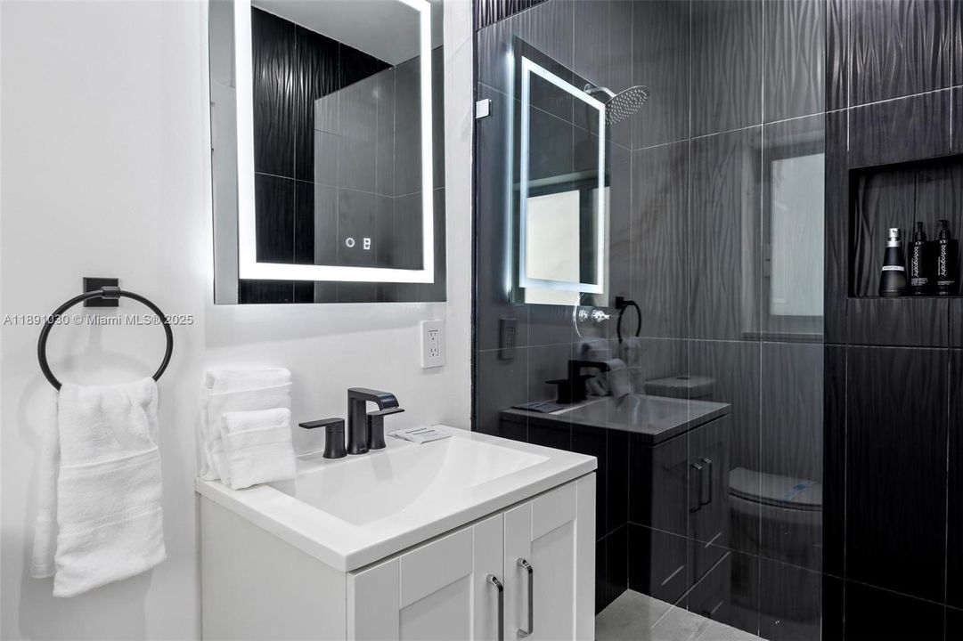 出租: $17,000 (5 贝兹, 5 浴室, 4496 平方英尺)