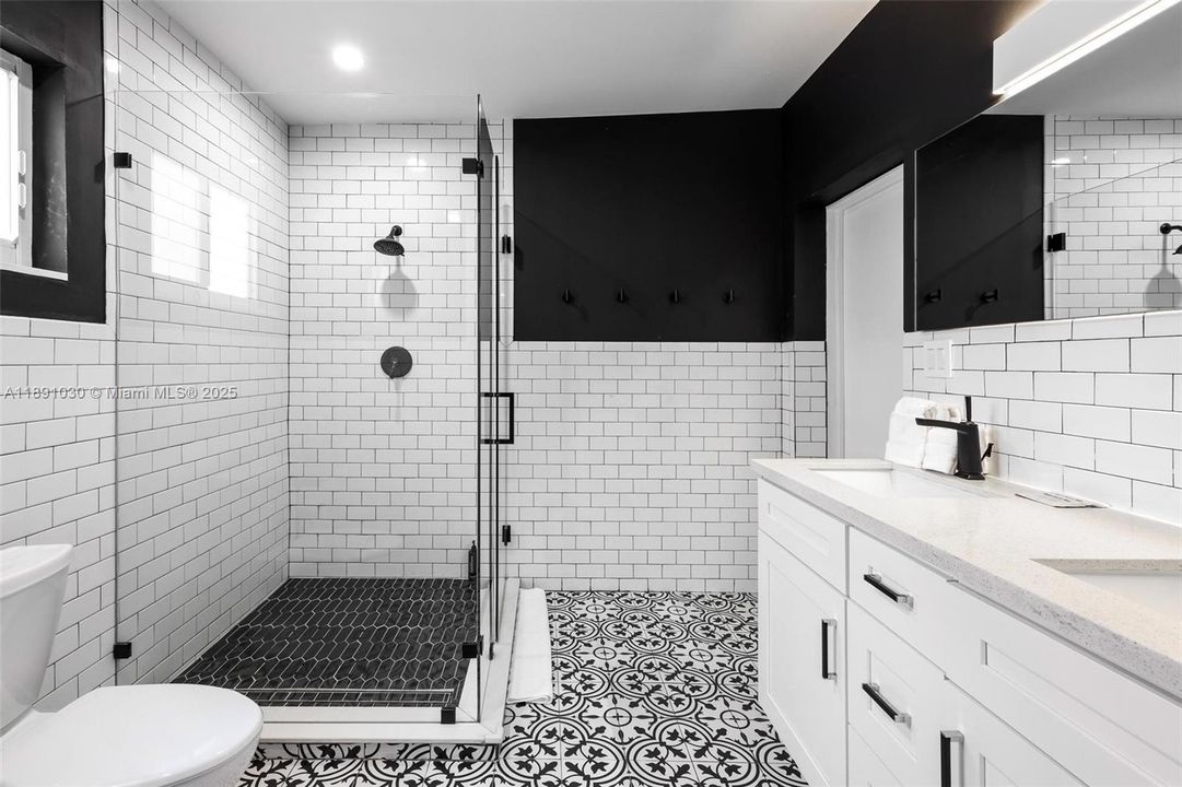 出租: $17,000 (5 贝兹, 5 浴室, 4496 平方英尺)