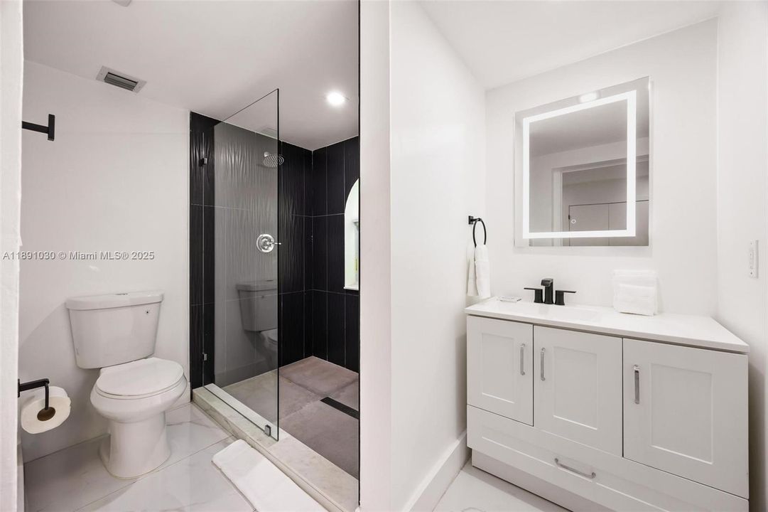 出租: $17,000 (5 贝兹, 5 浴室, 4496 平方英尺)