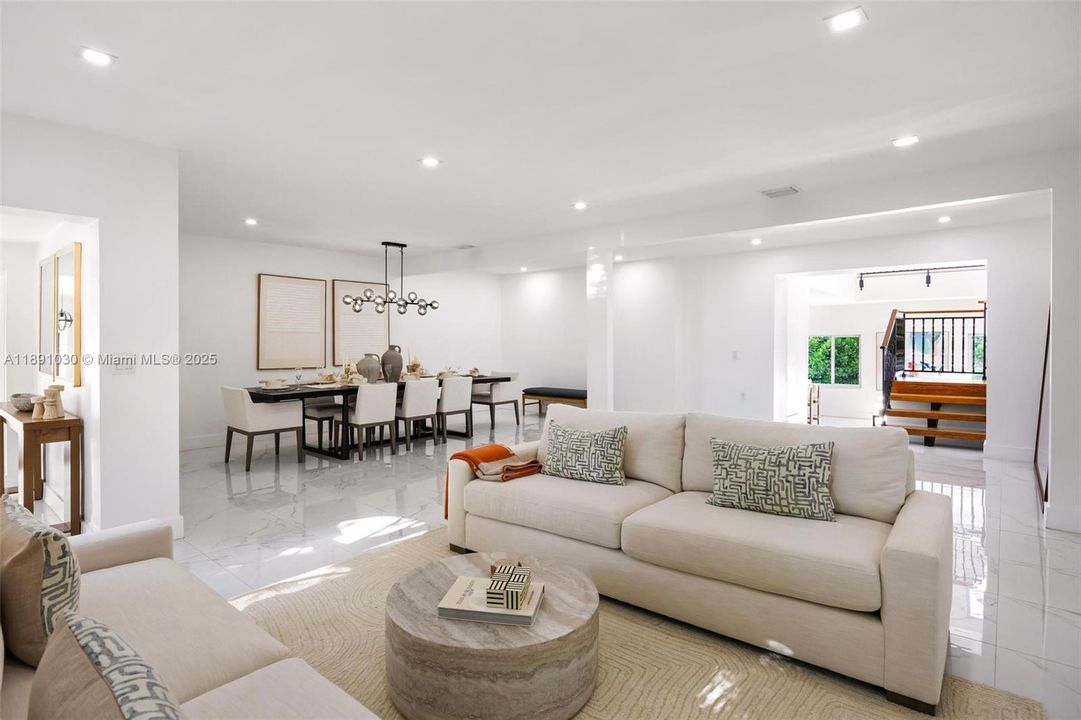 出租: $17,000 (5 贝兹, 5 浴室, 4496 平方英尺)