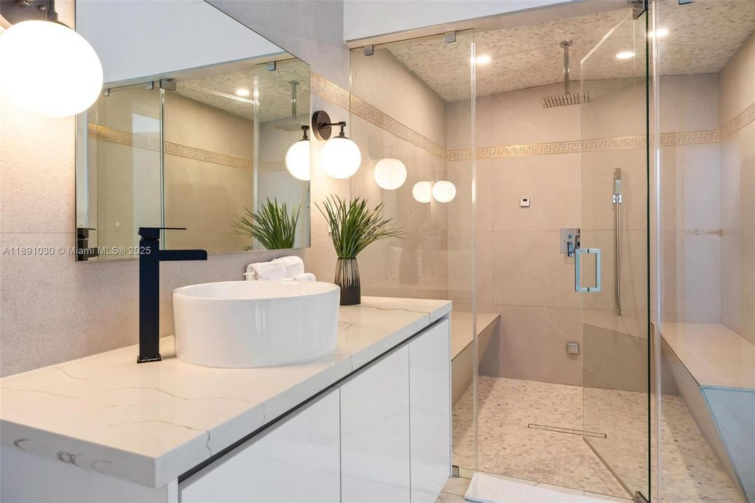 出租: $17,000 (5 贝兹, 5 浴室, 4496 平方英尺)