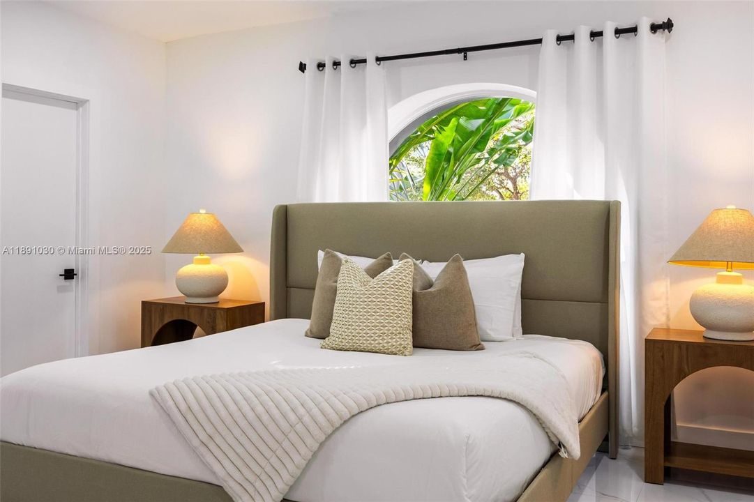 出租: $17,000 (5 贝兹, 5 浴室, 4496 平方英尺)