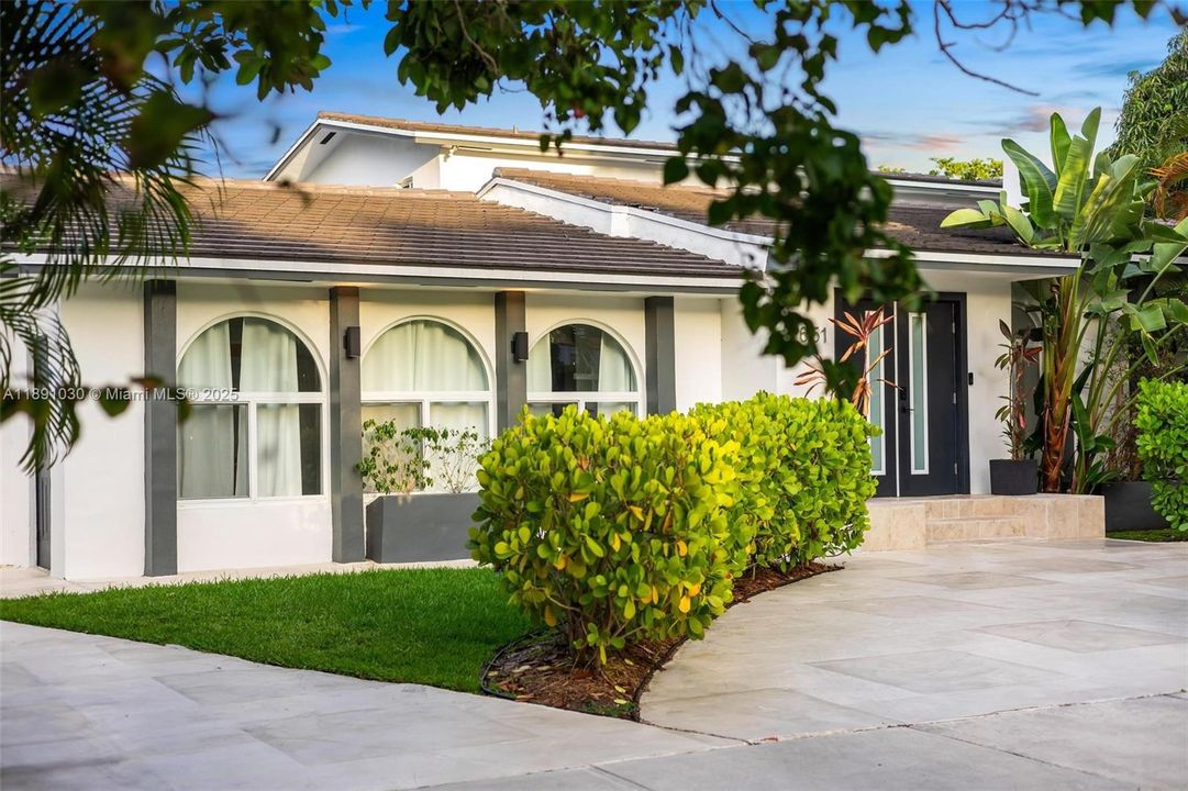 出租: $17,000 (5 贝兹, 5 浴室, 4496 平方英尺)