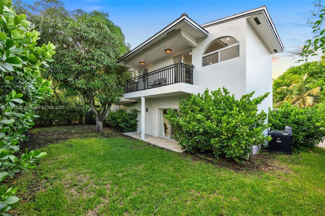 出租: $17,000 (5 贝兹, 5 浴室, 4496 平方英尺)