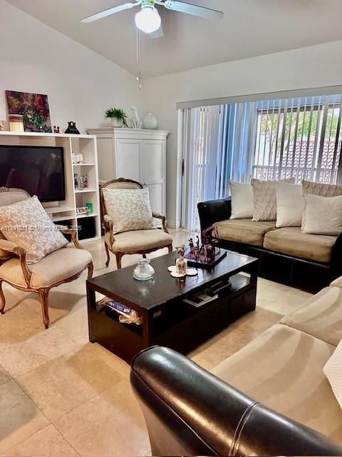 最近售出: $399,900 (3 贝兹, 3 浴室, 1407 平方英尺)