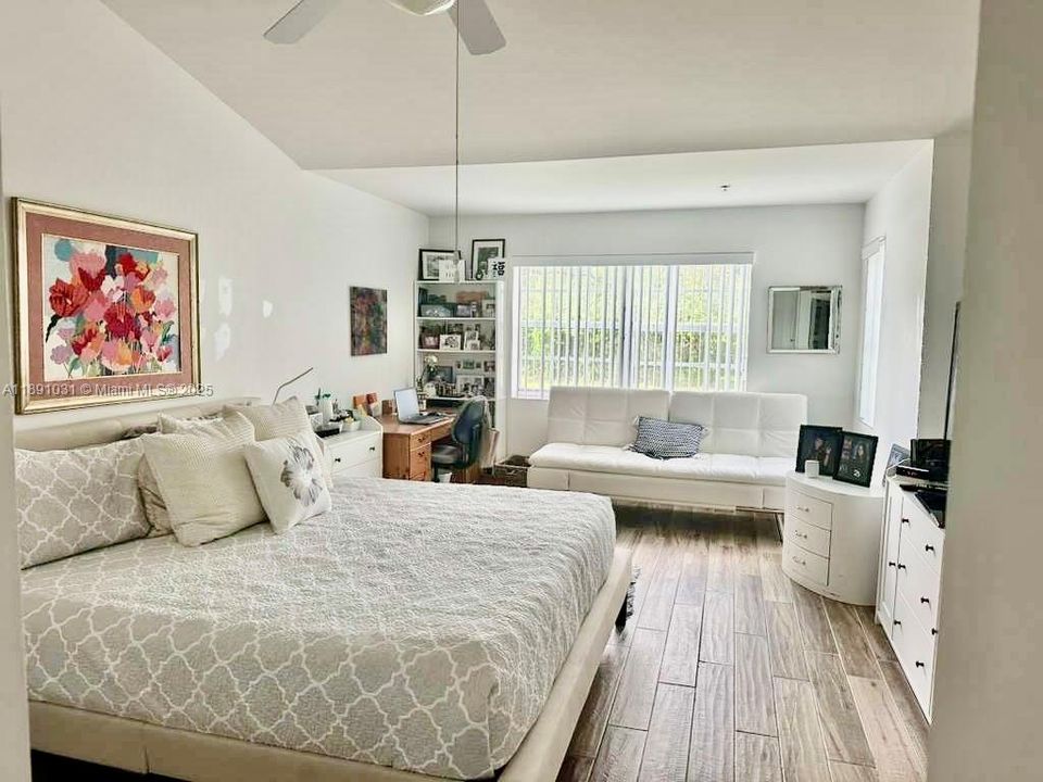 最近售出: $399,900 (3 贝兹, 3 浴室, 1407 平方英尺)