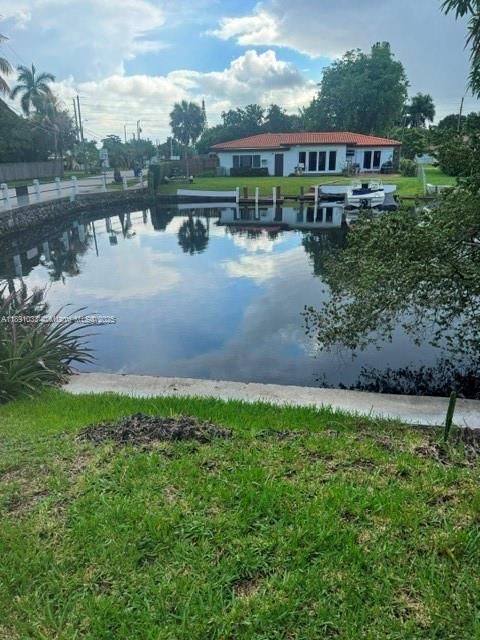 For Rent: $6,875 (3 beds, 2 baths, 2151 Square Feet)